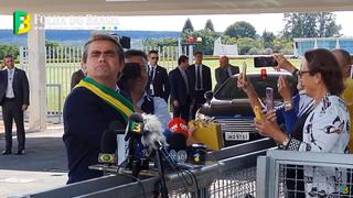 Bolsonaro manda a un imitador para que declare ante periodistas | VIDEOS