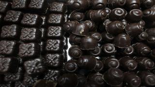 A comer chocolate negro para evitar infartos