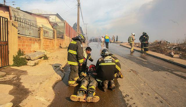 La extenuante lucha de los bomberos de Valparaíso - 4