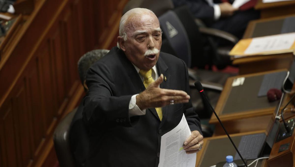 El vocero de Fuerza Popular, Carlos Tubino, aprovechó su participación para solicitar la libertad de la lideresa de su agrupación Keiko Fujimori. (Foto: Anthony Niño De Guzmán / GEC)