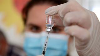 COVID-19 | Chile administrará “dosis de refuerzo” a vacunados con Sinovac