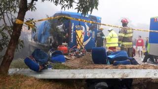 Mueren al menos 12 hinchas del Barcelona de Ecuador en accidente de bus