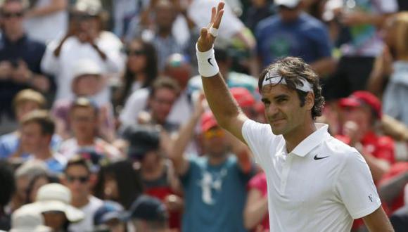 Federer debutó arrollando a Lorenzi y avanzó en Wimbledon