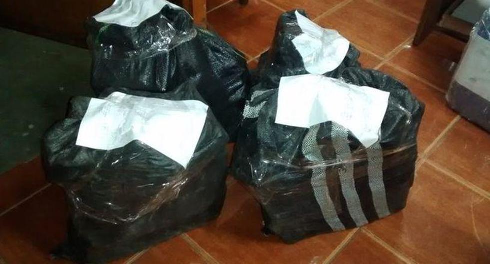 En la embarcación se halló cuatro sacos que contenían paquetes tipo ladrillo, los cuales, al ser sometidos al proceso químico, dieron positivo para clorhidrato de cocaína. (Foto: Ministerio del Interior)