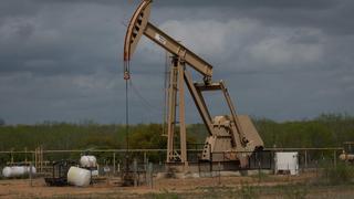 Precios del petróleo alcanzan máximos al rozar los US$ 120 el barril tras reducirse la oferta