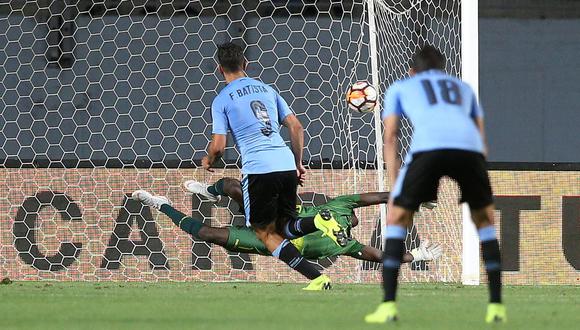 Facundo Batista desde el punto de penal (62') le dio la victoria a Uruguay sobre Ecuador en la segunda fecha del Hexagonal final en Chile.  (Foto: AFP)