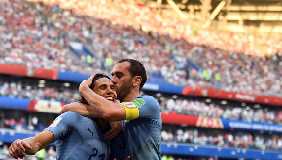 Edinson Cavani, delantero de Uruguay, se arrojó con vehemencia para meter la pelota a las redes de Rusia, que vio perdido su invicto en la Copa del Mundo 2018 con una contundente goleada. (Foto: AFP)