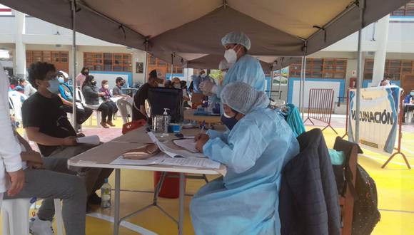 Actualmente la cobertura de vacunación contra el COVID-19 es de 64,7% con primera dosis y 41,6% con segunda dosis en la región Moquegua | Foto: Geresa Moquegua / Facebook