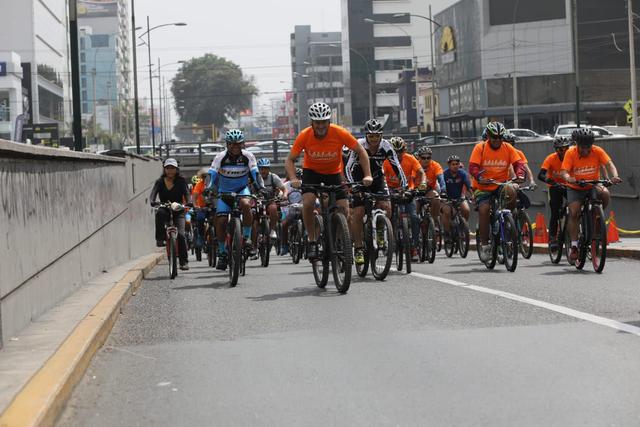 Cambiar del auto a la bicicleta, reduce en 65% las emisiones de NOx por kilómetro recorrido, beneficiado a la ciudad, según información de la Embajada de Holanda. (Foto: Juan Ponce)