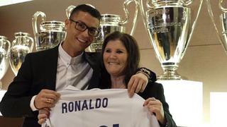 Cristiano Ronaldo: su madre dice que prefiere volver a Manchester que ir a París