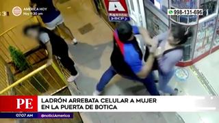 Puente Piedra: delincuente roba celular a mujer en la puerta de botica | VIDEO