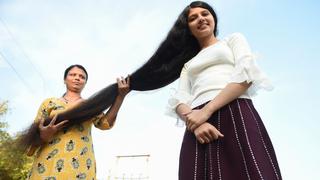 Joven india ostenta el récord de la cabellera más larga del mundo, de 190 cm