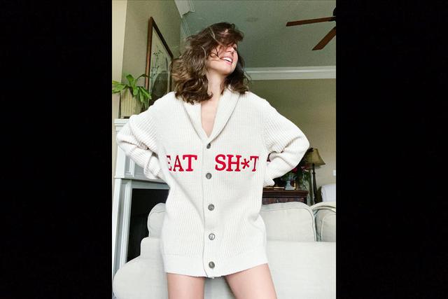 Ana Celia de Armas Caso nació en Santa Cruz del Norte, en Cuba en 1988. A los 18 años se graduó como actriz en la Escuela de Teatro de La Habana y decidió probar suerte en España, la tierra de sus abuelos. Según ha contado la intérprete, llegó al país europeo con 300 dólares en el bolsillo, pensando que con ese monto podría vivir tranquila un buen tiempo.