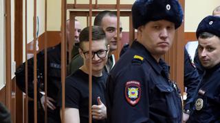 Un tribunal militar ruso condena a hasta 7 años de prisión a 2 antifascistas