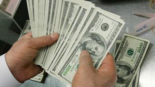 Tipo de cambio: Dólar vuelve a caer al cierre en medio de debilidad global