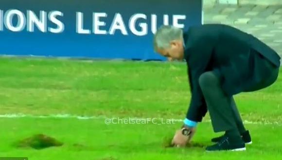 José Mourinho "arregló" el campo de juego con esta acción
