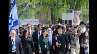 Auschwitz: miles de jóvenes marchan recordando el Holocausto