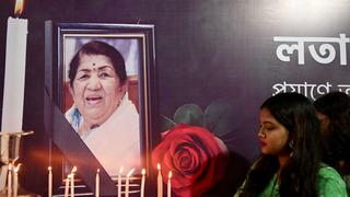 Lata Mangeshka: Cantante conocida como el “Ruiseñor de la India” falleció a los 92 años