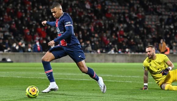 Mbappé dejó al portero rival en el camino y marcó el 1-0 de PSG contra Nimes | Foto: PSG