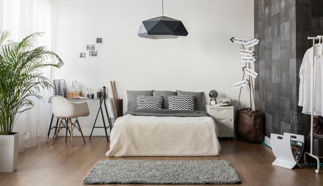 Ten en cuenta que debes tener al menos 70 cm. libres entre la cama y el resto del mobiliario para que te desplaces en tu dormitorio con comodidad.  (Shutterstock)