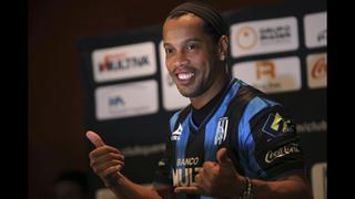 "Me arrodillaré ante Ronaldinho", dice político que lo insultó