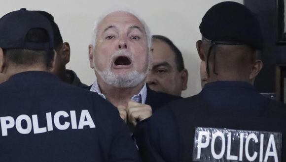 Fotografía de archivo fechada el 19 de noviembre de 2018, que muestra al expresidente de Panamá Ricardo Martinelli (2009-2014) mientras vocifera durante un receso de una audiencia en la Ciudad de Panamá (Panamá). EFE/Bienvenido Velasco /ARCHIVO