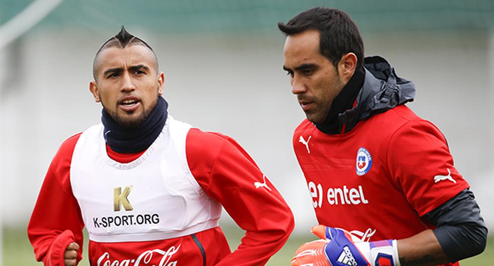 Claudio Bravo y Arturo Vidal no terminaron el partido ante Colombia por sendas lesiones. Sin embargo, ambos jugadores de Chile entrenaron este viernes. (Foto: Getty Images)