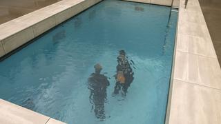 Sumérgete en esta piscina falsa en un museo de Japón