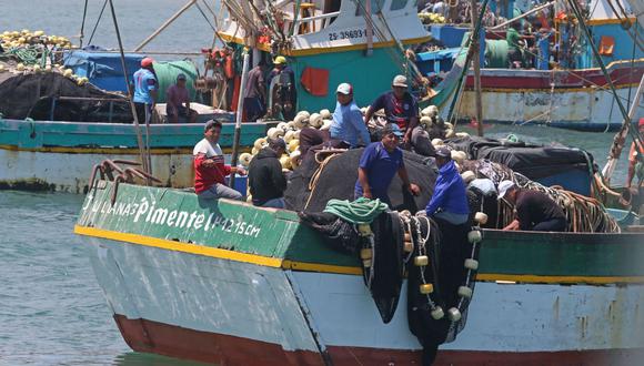 Pescadores artesanales en la costa norte peruana. Foto: Cortesía ANDINA/Vidal Tarqui.