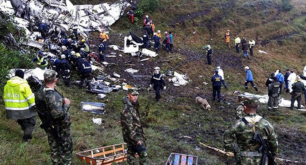 La caída del avión que llevaba a la plantilla del Chapecoense, a Colombia dejó como saldo 71 muertos y 6 heridos. (Foto: EFE)