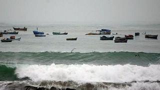 Cierran puertos en Ica y el sur de Lima por oleajes anómalos