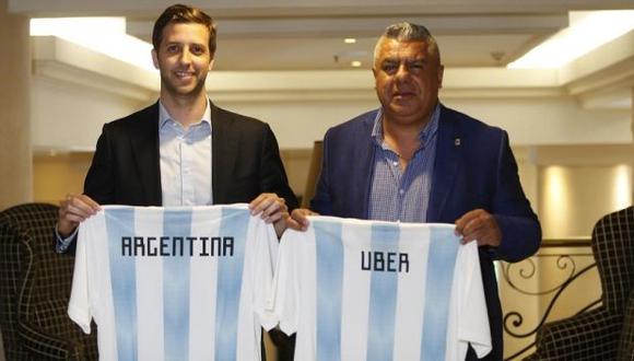 Mariano Otero, CEO de UBER Argentina, y Claudio Tapia, presidente de AFA. (Foto: AFA)