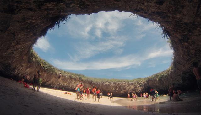 Playa Escondida, México. Ubicada en el Parque Nacional Islas Marietas, esta playa también es conocida como la “playa del amor”. Sin embargo, el 2016 estuvo cerrada durante varios meses a para llevar a cabo un programa diseñado para recuperar los arrecifes de coral, debido a que estaba siendo deteriorados por el turismo sin control. (Foto: Shutterstock)