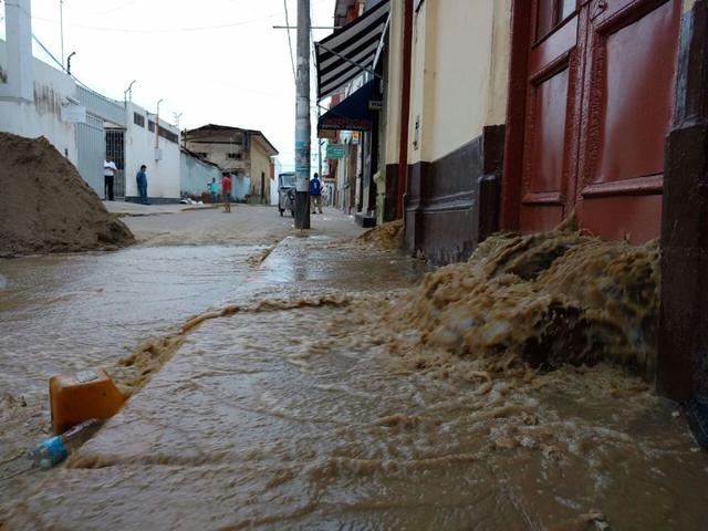 Piura: calles, casas y negocios inundados por desborde [FOTOS] - 10