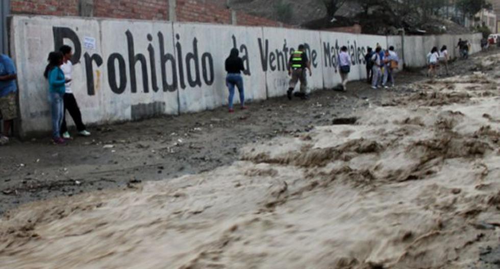 La caída de lodo y piedras se produce a la altura del kilómetro 51 de la Carretera Central. (Foto: Andina)