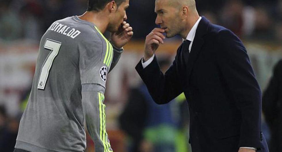 Cristiano Ronaldo se rinde ante Zinedine Zidane. (Foto: Getty Images)
