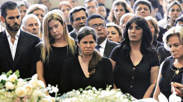 Los hijos y la ex primera dama Pilar Nores estuvieron en distintos momentos del día en el velorio del ex presidente Alan García. (Foto: Alonso Chero/ El Comercio)