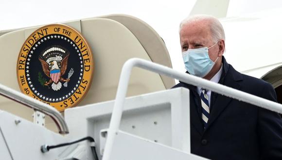 El presidente de Estados Unidos, Joe Biden, llega a la base conjunta Andrews, Maryland, Estados Unidos, el 1 de marzo de 2021. (REUTERS / Erin Scott).