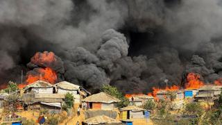 El incendio en el campamento de refugiados más grande del mundo deja a unas 12.000 personas sin refugio