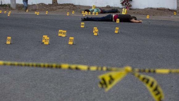 Al menos 60 disparos se efectuaron en la ejecución de dos personas en Sinaloa. (AP).