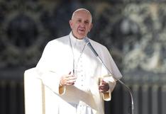 Papa Francisco dice que es "triste" ver sacerdotes y obispos "apegados al dinero"
