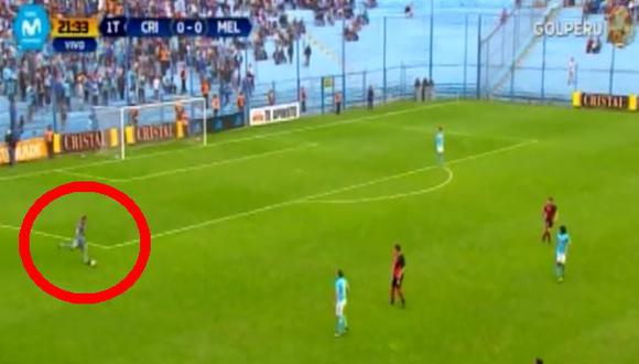 Sporting Cristal vs. FBC Melgar: arquero celeste Álvarez sacó mal y casi recibió un gol. (Foto: Captura Gol Perú)