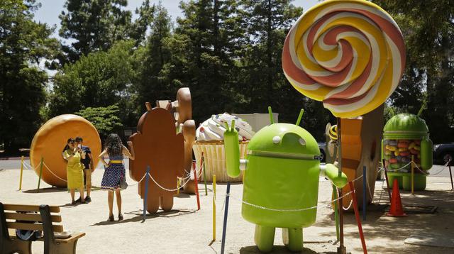 Android 5.0 Lollipop (25 de junio de 2014). Se muestran notificaciones en la pantalla de bloqueo. Es posible fijar aplicaciones para no cerrarlas con las demás. También llega el soporte oficial para varias SIM.  (Foto: AFP)