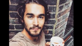 Instagram: agrupan a chicos lindos bebiendo café en cuenta
