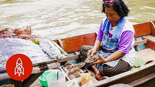 Mercados flotantes de Tailandia son también exóticos restaurantes