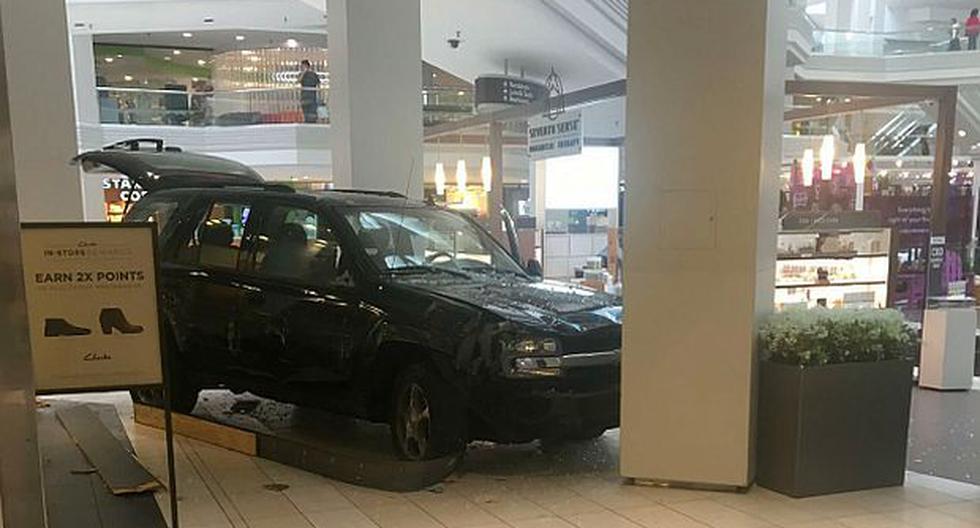 Un sujeto generó pánico en un centro comercial de Chicago al conducir su camioneta dentro del establecimiento. (Foto:&nbsp;@nbcchicago)