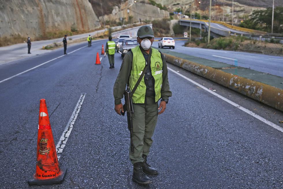 Cerca de 10 millones de venezolanos amanecieron confinados de manera obligatoria por orden de Nicolás Maduro, quien espera contener la propagación del coronavirus. (Foto: AFP)