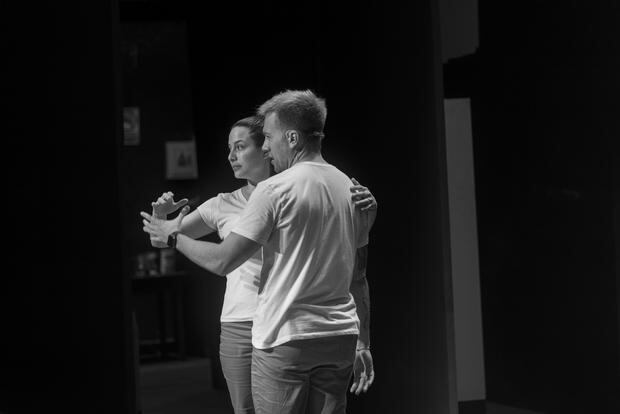 Natalia Salas and Julián Zucchi during the rehearsal of "Love, we have to talk".