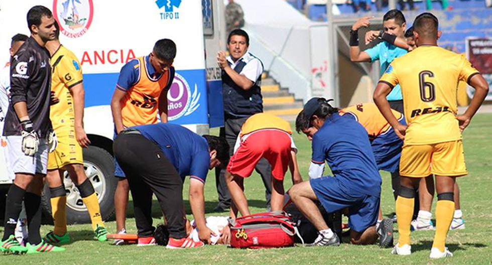 Willyan Mimbela, exjugador de Alianza Lima, sufrió un repentino desmayo en pleno partido de Ayacucho FC ante Cantolao por el Torneo de Verano. Se temió lo peor. (Foto: Twitter - Ayacucho FC)