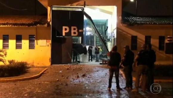 Un policía muerto tras la fuga de 92 presos de cárcel de máxima seguridad en Brasil. | Foto: Captura TV